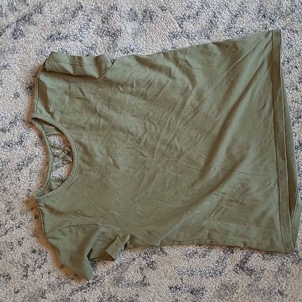 Girl's Old Navy green Softest Tee size Medium